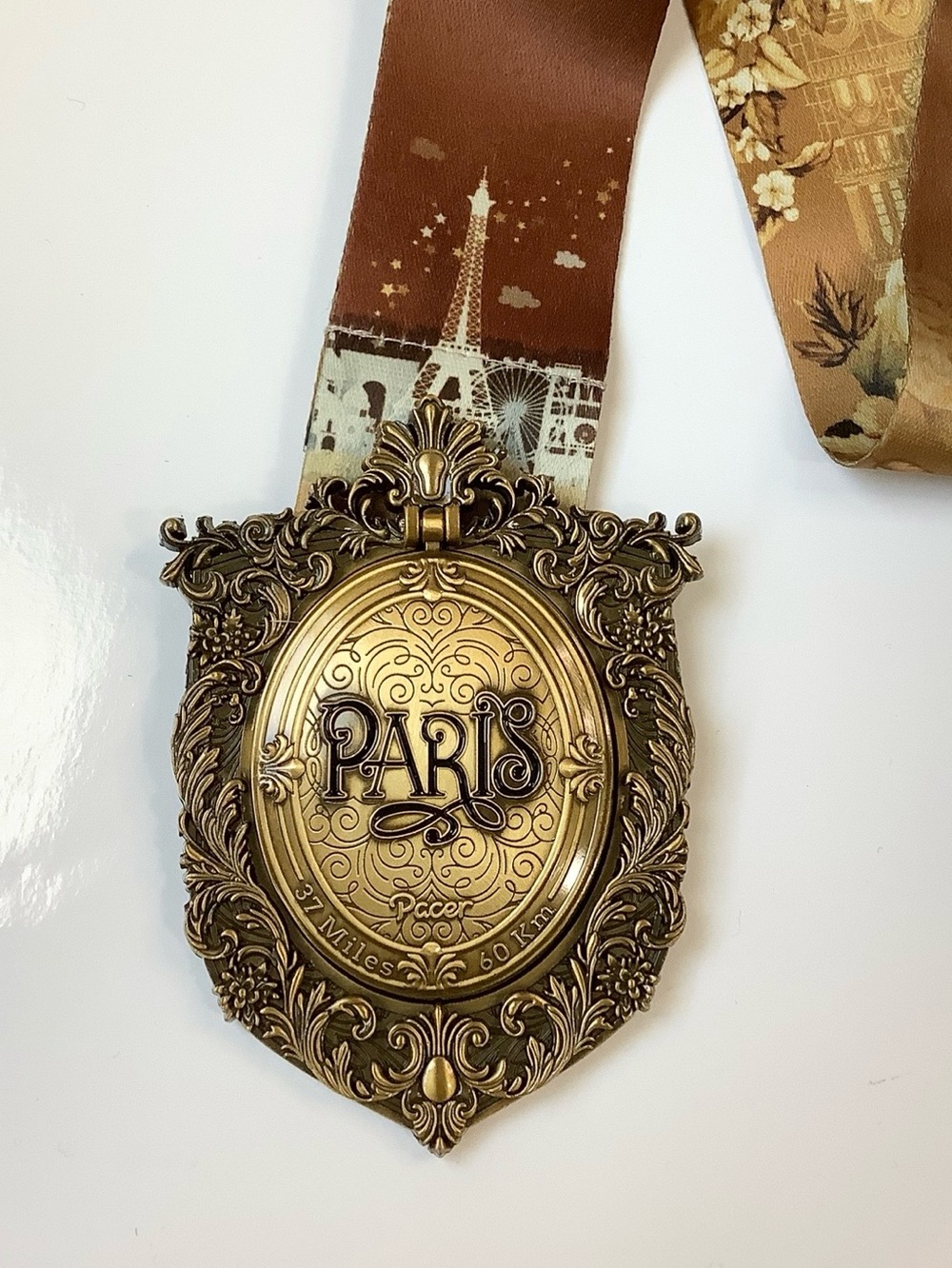 Pacer Paris 37 Miles / 60 km. Finisher Adventure Challenge Medallion